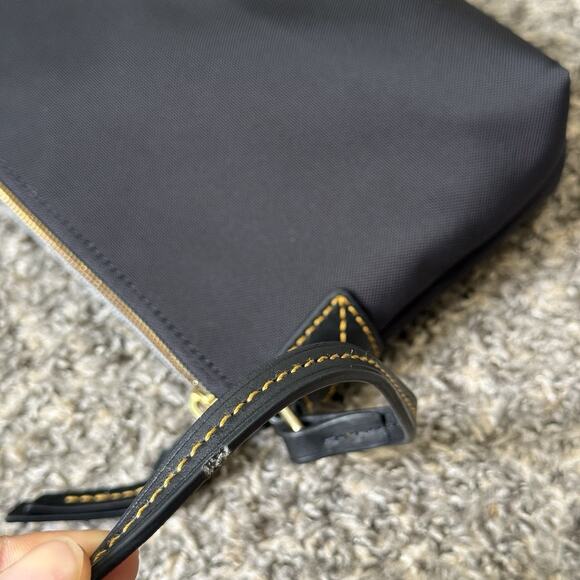 Dooney & Bourke Nylon Crossbody Pouchette Black Excellent preowned Condition - Picture 9 of 11